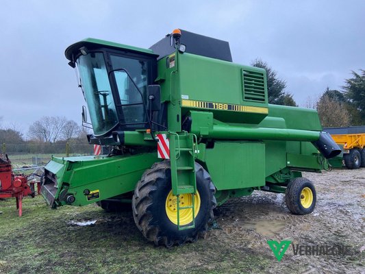 Moissonneuse batteuse John Deere 1188