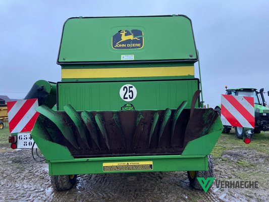 Moissonneuse batteuse John Deere 1188