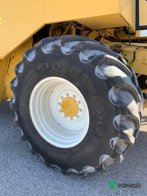 Moissonneuse batteuse New Holland TX 68