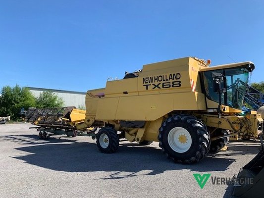Moissonneuse batteuse New Holland TX 68