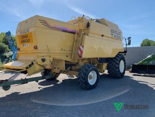 Moissonneuse batteuse New Holland TX 68