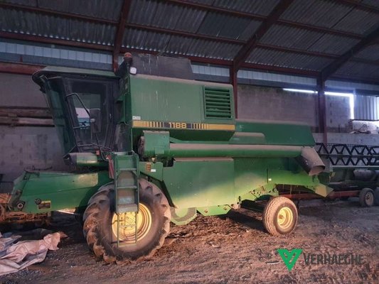 Moissonneuse batteuse John Deere 1188