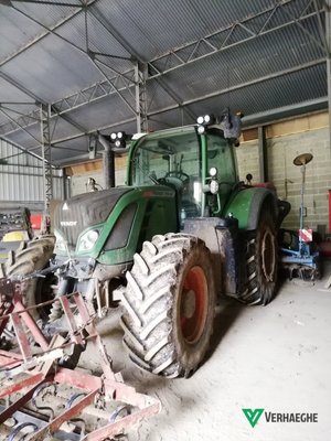 Tracteur agricole - 714 SCR PROFI
