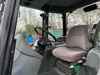 Tracteur agricole New Holland TM 135 - 4
