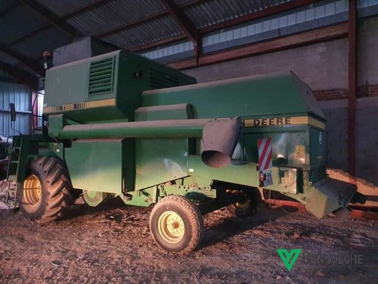Moissonneuse batteuse John Deere 1188