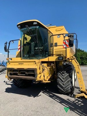 Moissonneuse batteuse New Holland TX 68