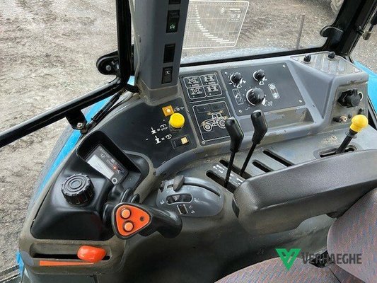 Tracteur agricole New Holland TM 135
