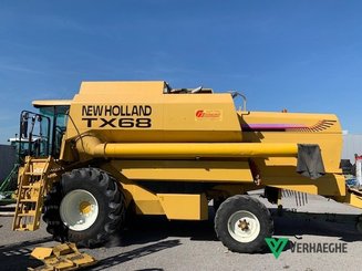 Moissonneuse batteuse New Holland TX 68 - 1