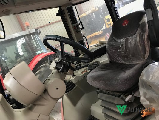 Tracteur agricole Massey Ferguson 5610 DYNA4
